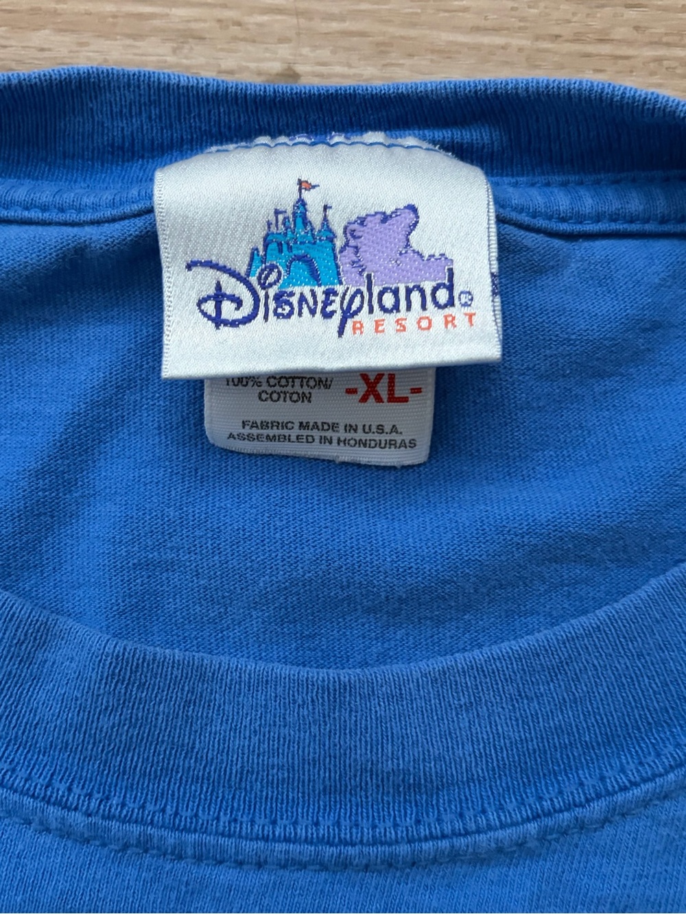 Vintage Disneyland T-shirt featuring Mickey Mouse - Picture 3 of 3